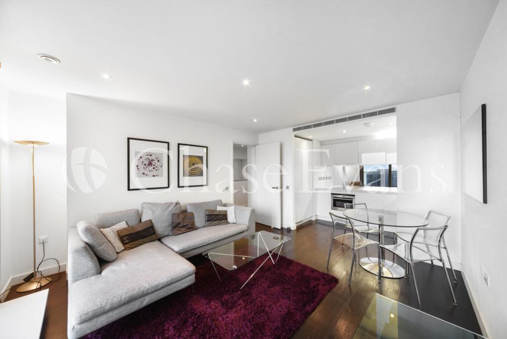 1 bed 1st Floor Flat for rent in Poplar. From Chase Evans - Pan Peninsula