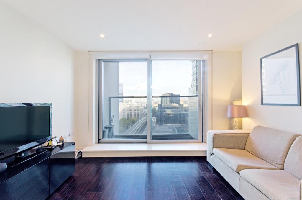 1 bed 1st Floor Flat for rent in Poplar. From Chase Evans - Pan Peninsula