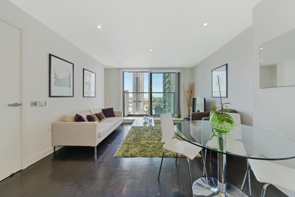 1 bed 1st Floor Flat for rent in Poplar. From Chase Evans - Pan Peninsula