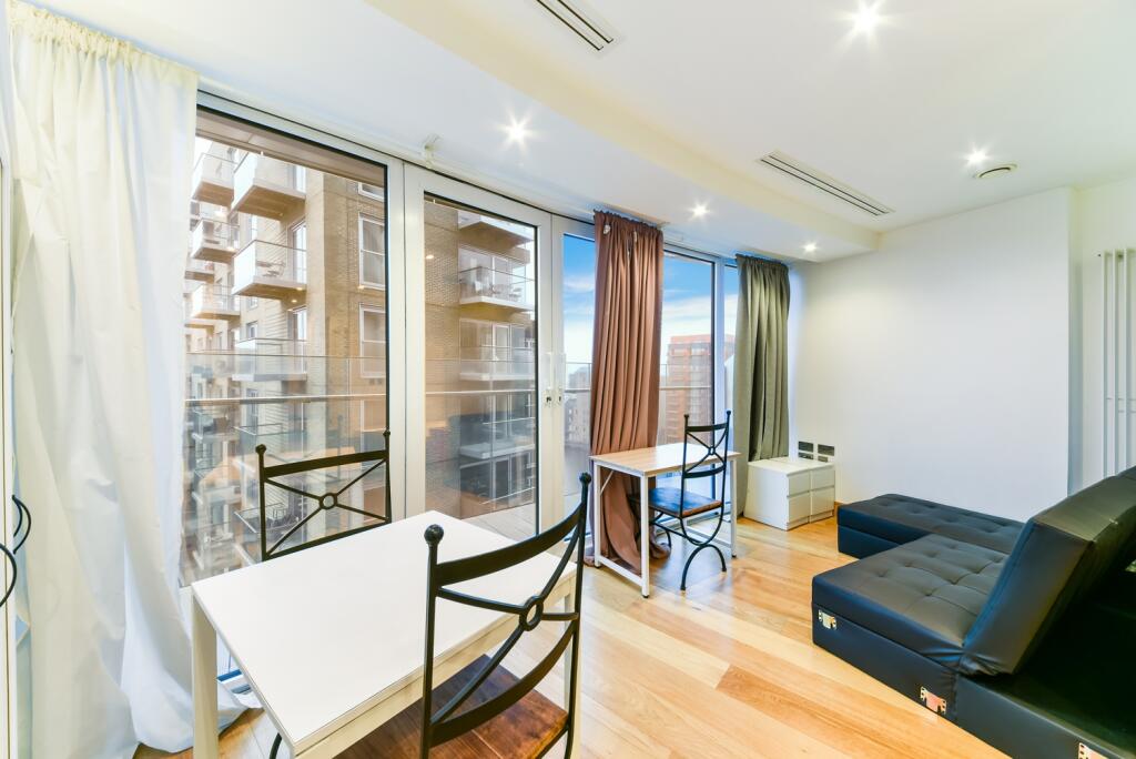 4 bed 1st Floor Flat for rent in London. From Chase Evans - Pan Peninsula