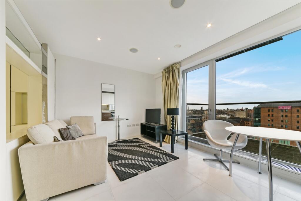 4 bed 1st Floor Flat for rent in Poplar. From Chase Evans - Pan Peninsula