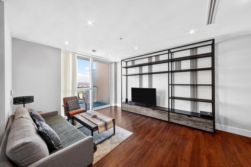 1 bed 1st Floor Flat for rent in Poplar. From Chase Evans - Pan Peninsula