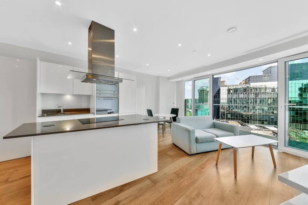 1 bed 1st Floor Flat for rent in Poplar. From Chase Evans - Pan Peninsula