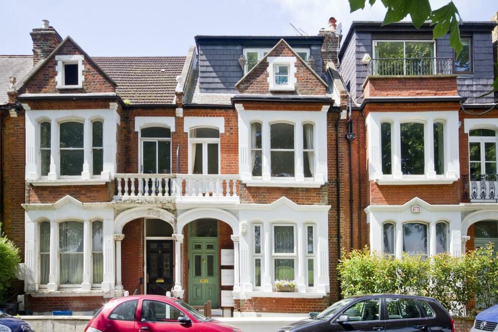 1 bed Flat for rent in Barnes. From Chestertons Estate Agents - Barnes Village Lettings