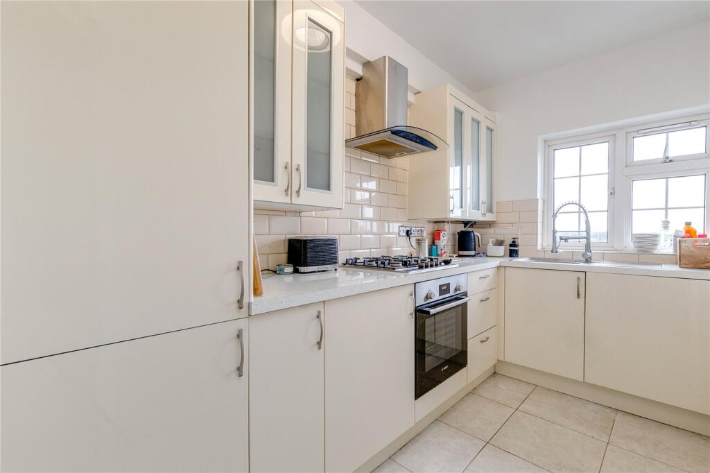 1 bed 1st Floor Flat for rent in Barnes. From Chestertons Estate Agents - Barnes Village Lettings