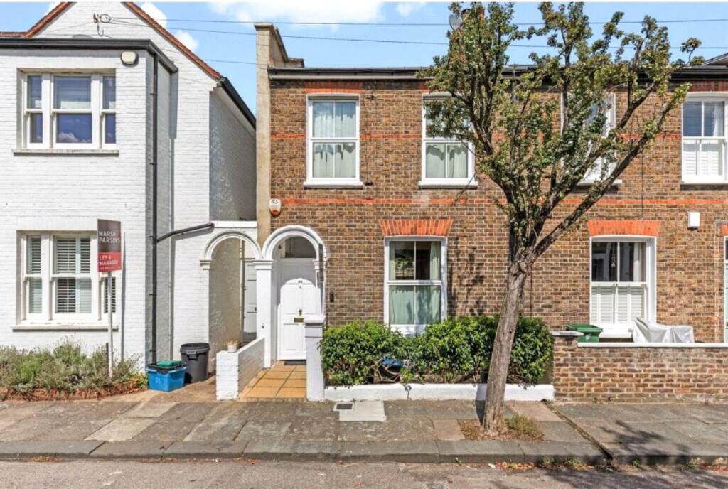 2 bed Mid Terraced House for rent in Barnes. From Chestertons Estate Agents - Barnes Village Lettings