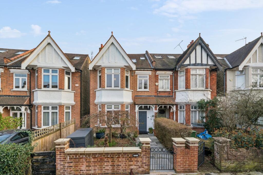 6 bed Semi Detached for rent in Barnes. From Chestertons Estate Agents - Barnes Village Lettings