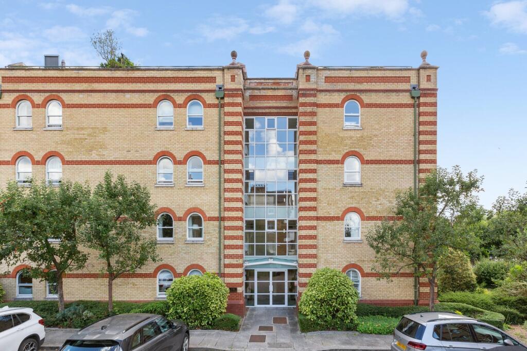 2 bed 1st Floor Flat for rent in Barnes. From Chestertons Estate Agents - Barnes Village Lettings