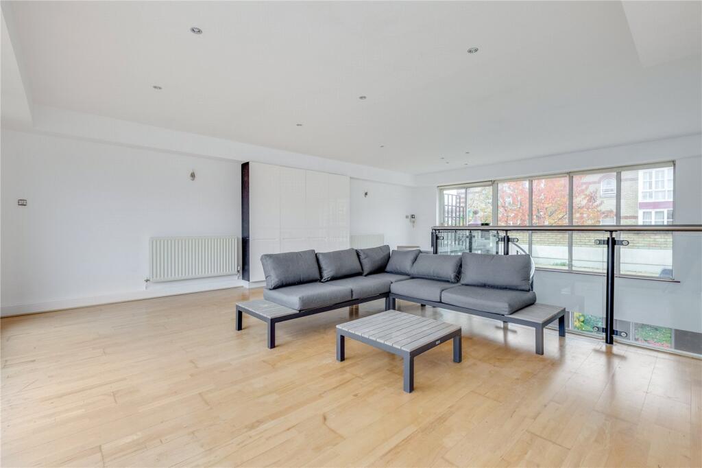 2 bed Mid Terraced House for rent in Barnes. From Chestertons Estate Agents - Barnes Village Lettings