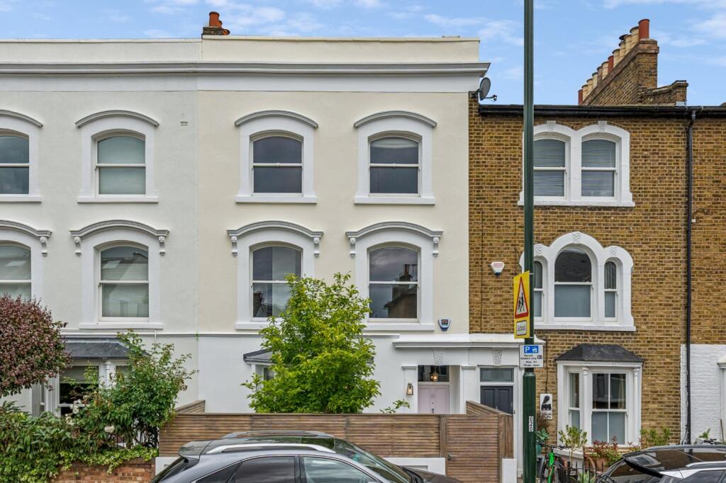 5 bed Mid Terraced House for rent in Barnes. From Chestertons Estate Agents - Barnes Village Lettings 5 bed Mid Terraced House for rent in Barnes. From Chestertons Estate Agents - Barnes Village Lettings
