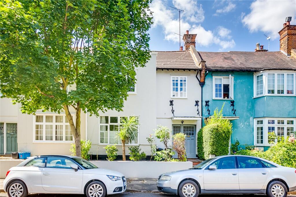 1 bed 1st Floor Flat for rent in Barnes. From Chestertons Estate Agents - Barnes Village Lettings