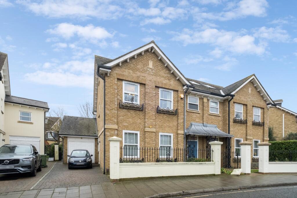 5 bed Semi Detached for rent in Barnes. From Chestertons Estate Agents - Barnes Village Lettings