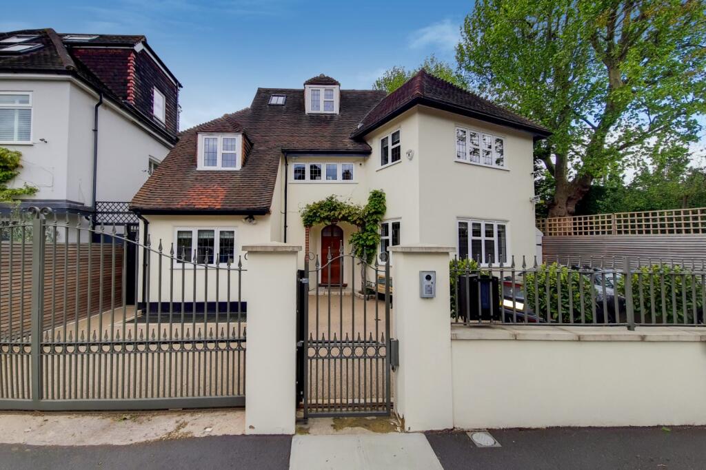 5 bed Detached for rent in Barnes. From Chestertons Estate Agents - Barnes Village Lettings 5 bed Detached for rent in Barnes. From Chestertons Estate Agents - Barnes Village Lettings