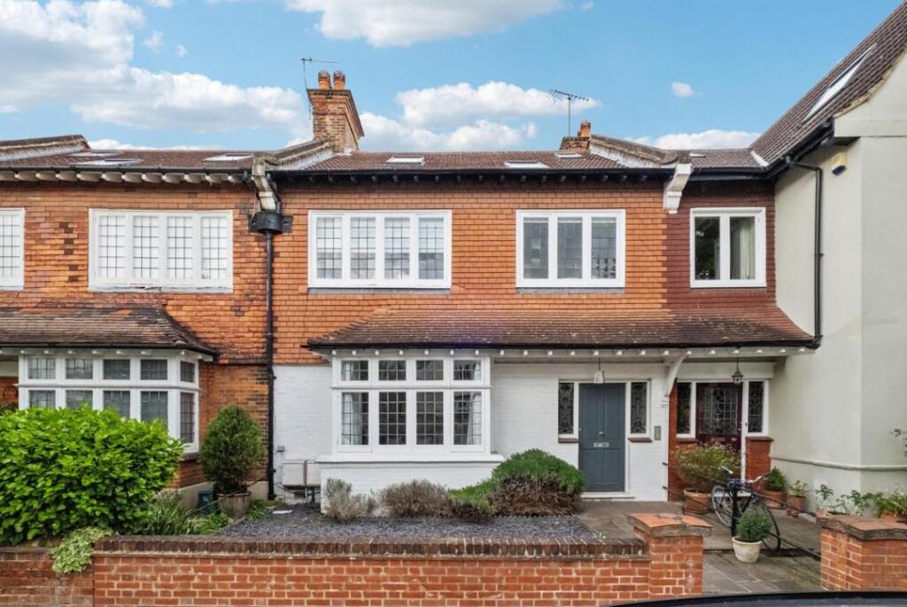 3 bed 1st Floor Flat for rent in Barnes. From Chestertons Estate Agents - Barnes Village Lettings
