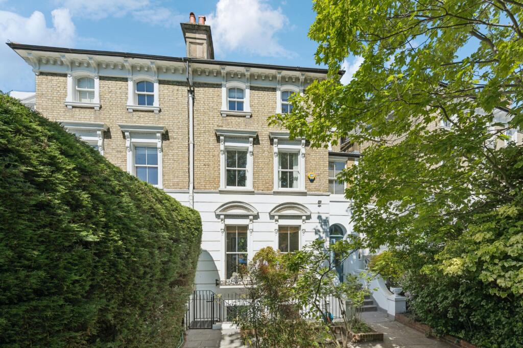4 bed Semi Detached for rent in Barnes. From Chestertons Estate Agents - Barnes Village Lettings 4 bed Semi Detached for rent in Barnes. From Chestertons Estate Agents - Barnes Village Lettings