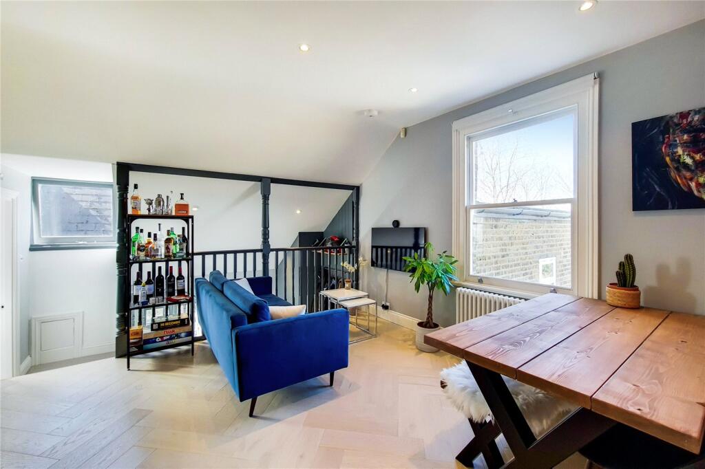 1 bed 1st Floor Flat for rent in Barnes. From Chestertons Estate Agents - Barnes Village Lettings