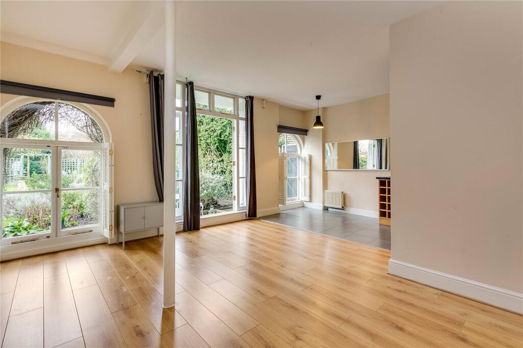 2 bed 1st Floor Flat for rent in Barnes. From Chestertons Estate Agents - Barnes Village Lettings