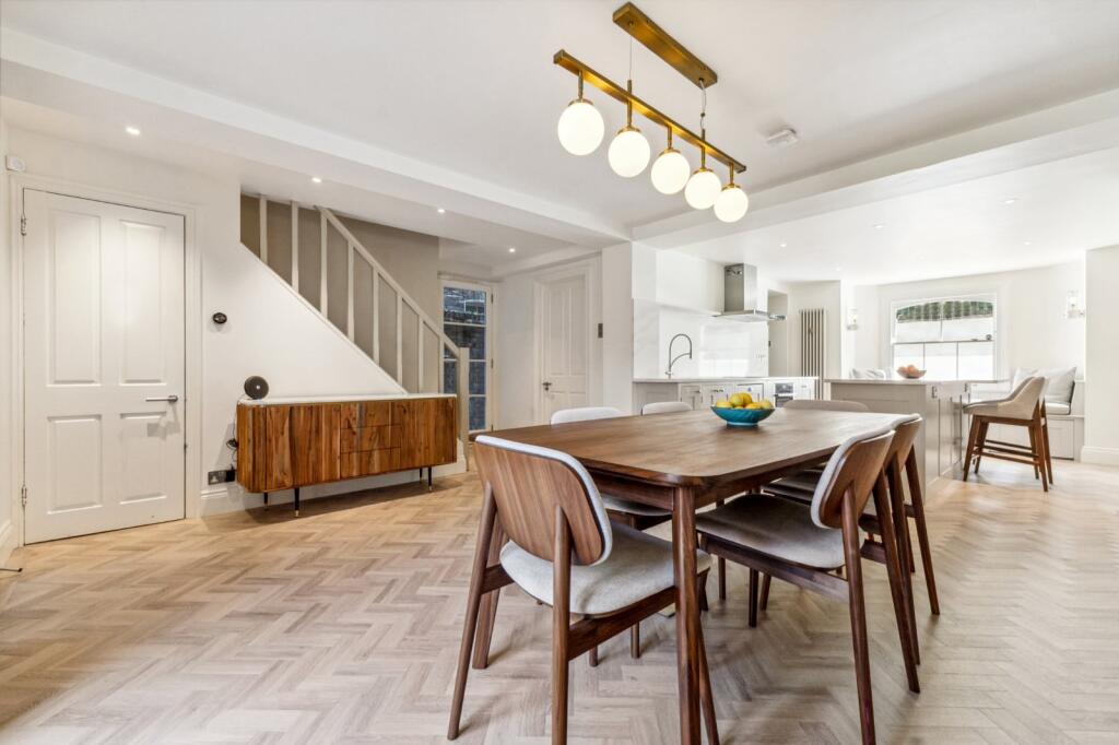 4 bed End of Terrace for rent in Barnes. From Chestertons Estate Agents - Barnes Village Lettings 4 bed End of Terrace for rent in Barnes. From Chestertons Estate Agents - Barnes Village Lettings