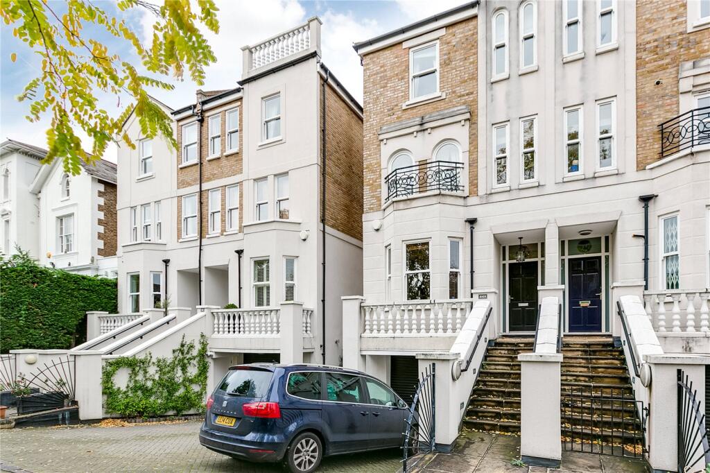 5 bed Semi Detached for rent in Barnes. From Chestertons Estate Agents - Barnes Village Lettings