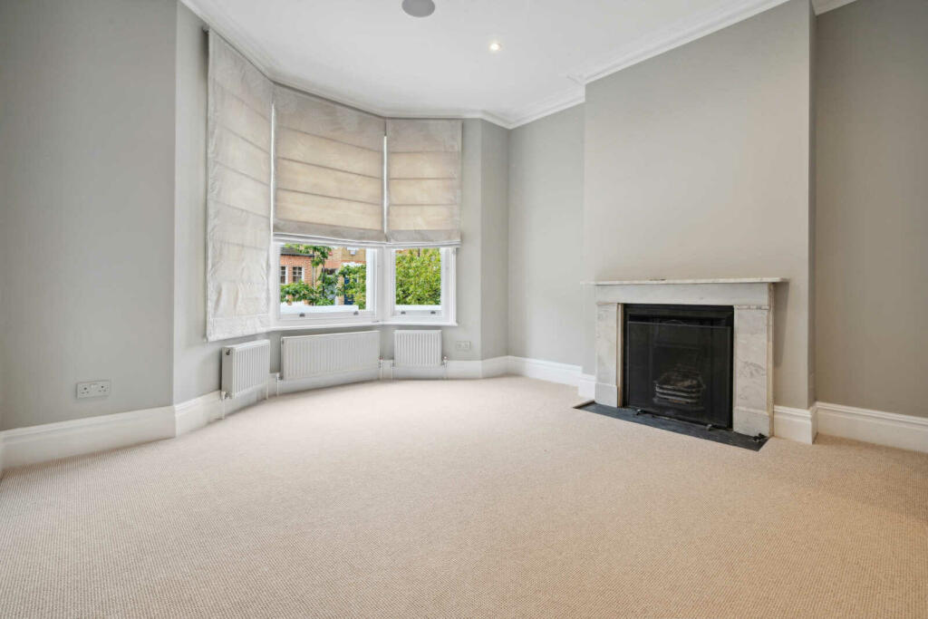 6 bed Mid Terraced House for rent in Battersea. From Chestertons Estate Agents - Battersea Park Lettings