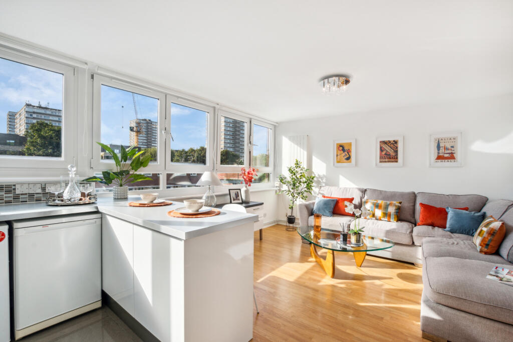 1 bed 1st Floor Flat for rent in Battersea. From Chestertons Estate Agents - Battersea Park Lettings