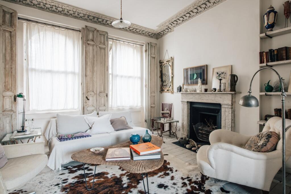 3 bed Detached for rent in Clapham. From Chestertons Estate Agents - Battersea Park Lettings