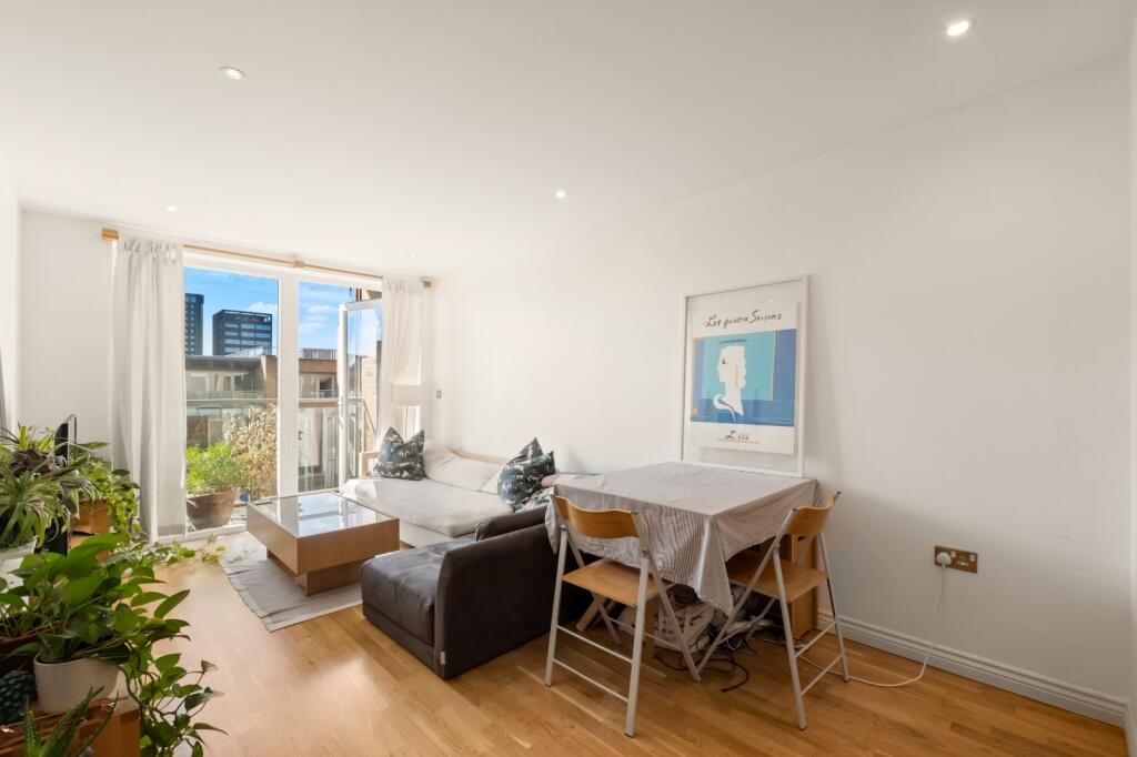 1 bed 1st Floor Flat for rent in Clapham. From Chestertons Estate Agents - Battersea Park Lettings 1 bed 1st Floor Flat for rent in Clapham. From Chestertons Estate Agents - Battersea Park Lettings