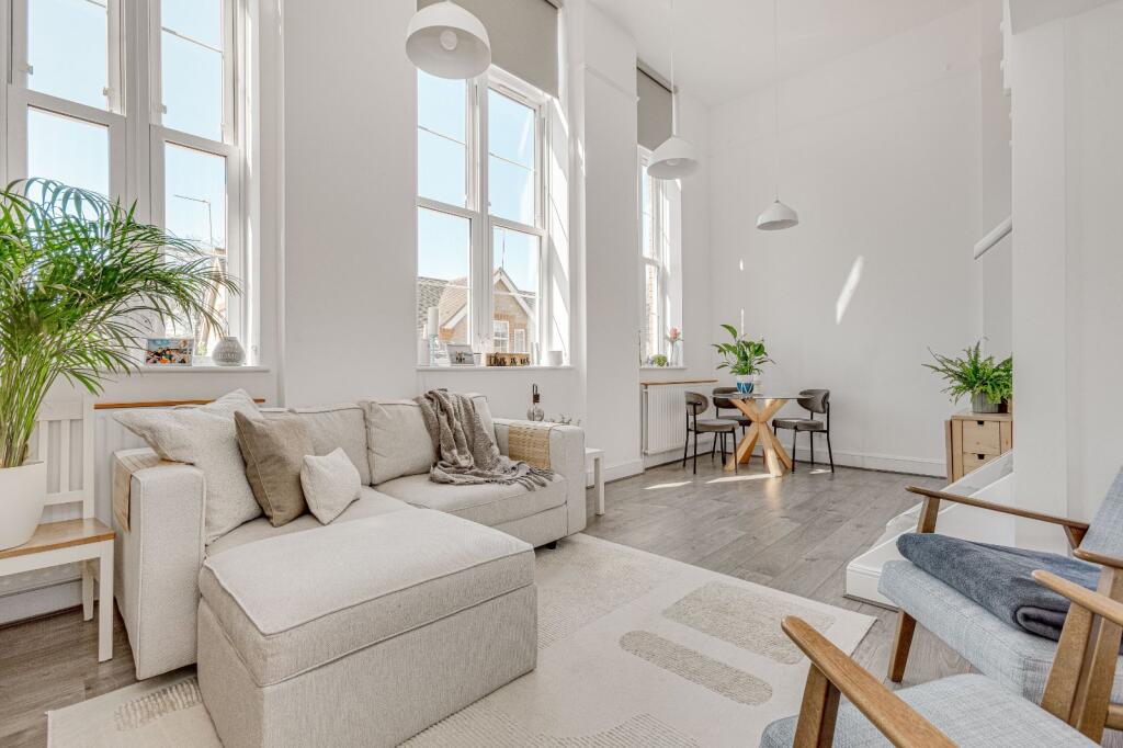 1 bed 1st Floor Flat for rent in Battersea. From Chestertons Estate Agents - Battersea Park Lettings