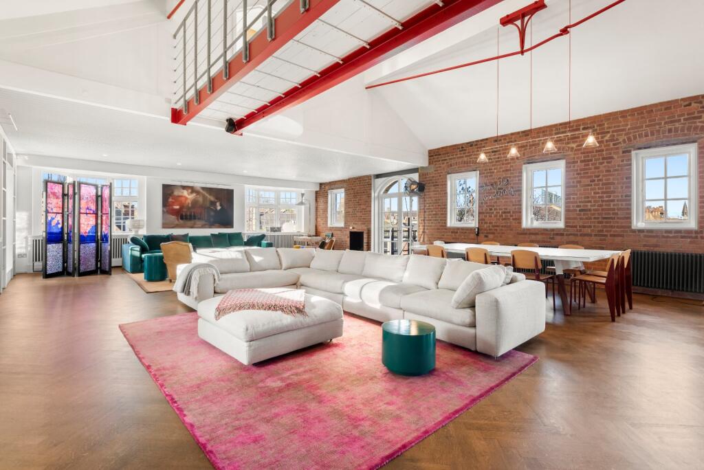 3 bed 1st Floor Flat for rent in Battersea. From Chestertons Estate Agents - Battersea Park Lettings