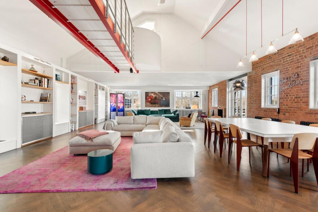 3 bed 1st Floor Flat for rent in Battersea. From Chestertons Estate Agents - Battersea Park Lettings