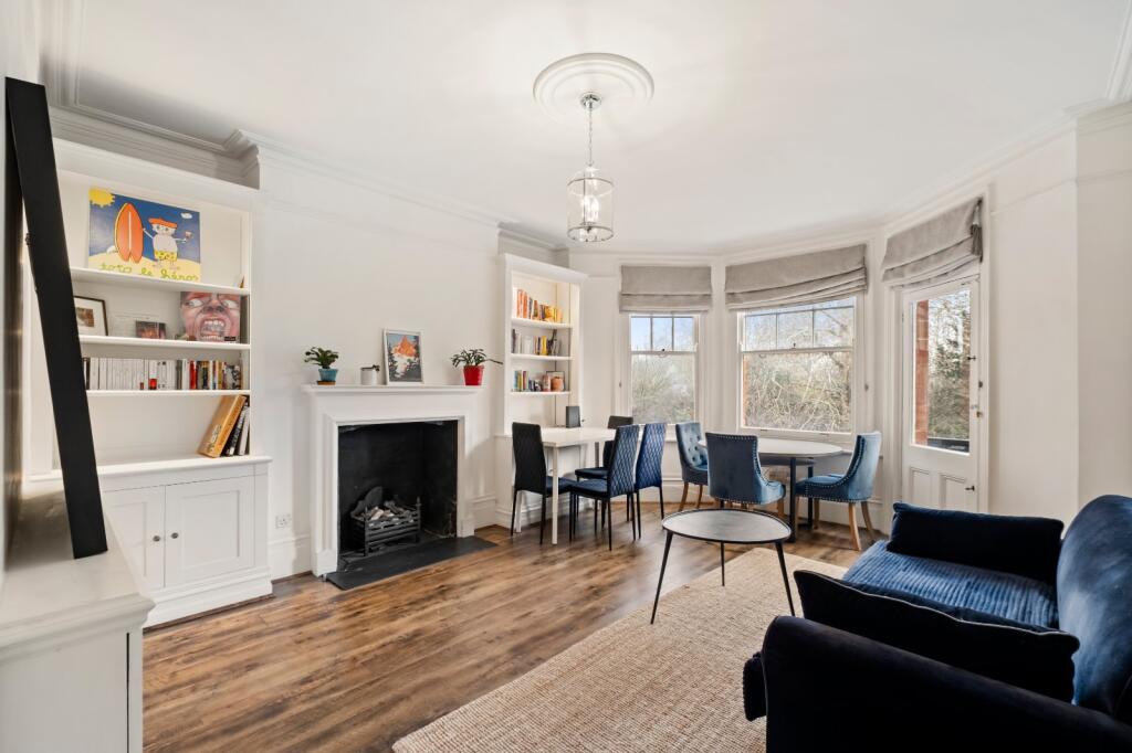 2 bed 1st Floor Flat for rent in Battersea. From Chestertons Estate Agents - Battersea Park Lettings