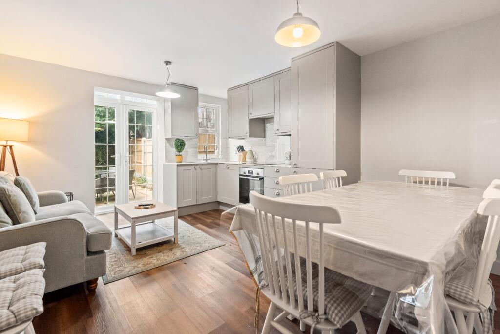 4 bed Detached for rent in Clapham. From Chestertons Estate Agents - Battersea Park Lettings