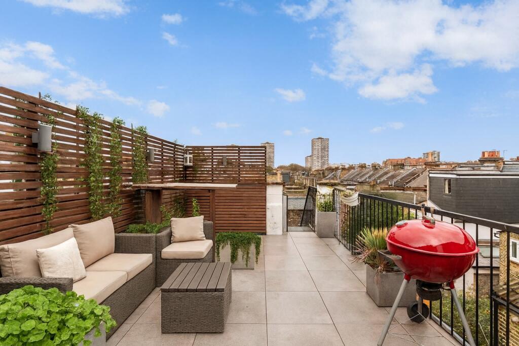 2 bed 1st Floor Flat for rent in Battersea. From Chestertons Estate Agents - Battersea Park Lettings