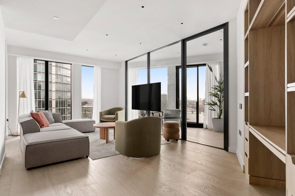 3 bed 1st Floor Flat for rent in Clapham. From Chestertons Estate Agents - Battersea Park Lettings 3 bed 1st Floor Flat for rent in Clapham. From Chestertons Estate Agents - Battersea Park Lettings