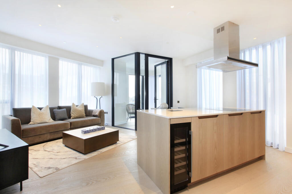 2 bed 1st Floor Flat for rent in Clapham. From Chestertons Estate Agents - Battersea Park Lettings