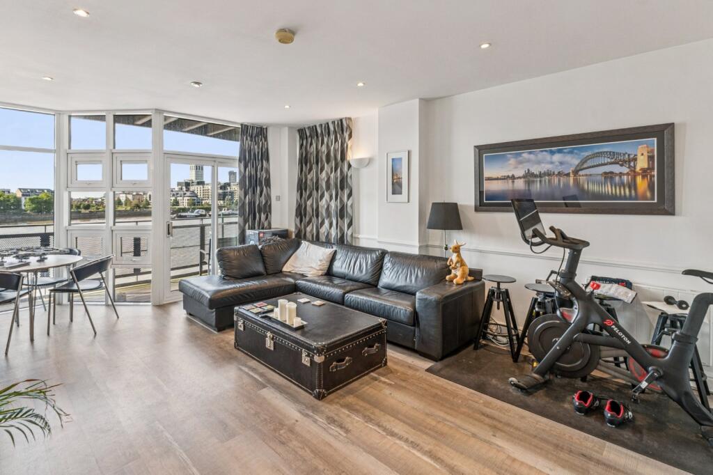 2 bed 1st Floor Flat for rent in Battersea. From Chestertons Estate Agents - Battersea Park Lettings