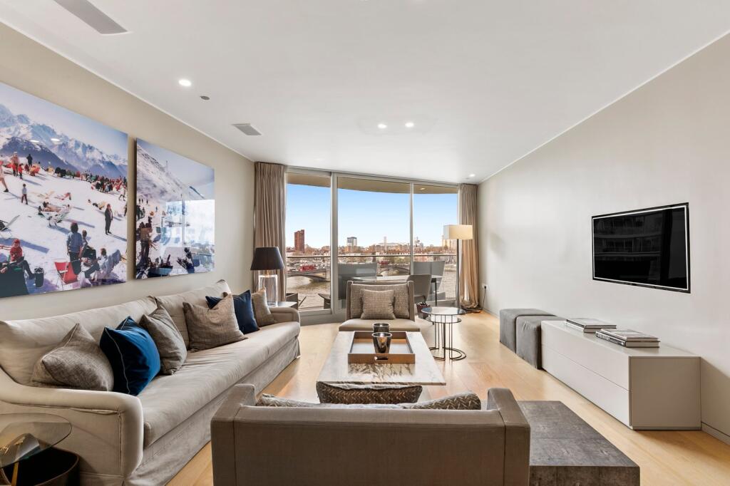 3 bed 1st Floor Flat for rent in Battersea. From Chestertons Estate Agents - Battersea Park Lettings