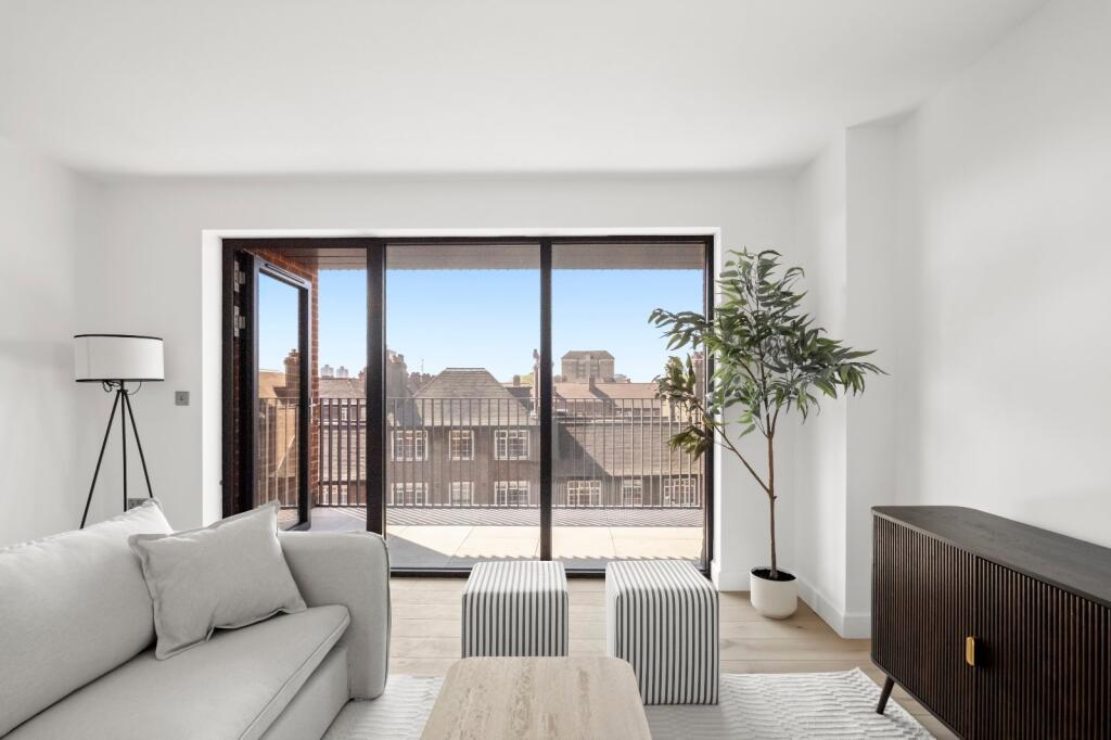 3 bed 1st Floor Flat for rent in Clapham. From Chestertons Estate Agents - Battersea Park Lettings