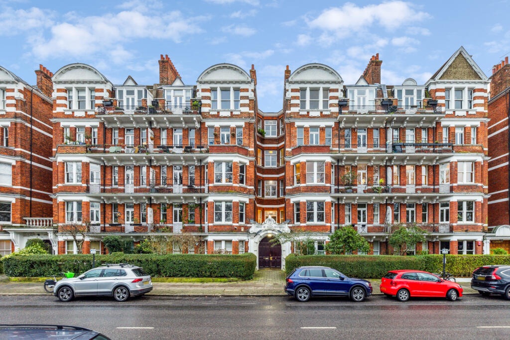 1 bed 1st Floor Flat for rent in Battersea. From Chestertons Estate Agents - Battersea Park Lettings