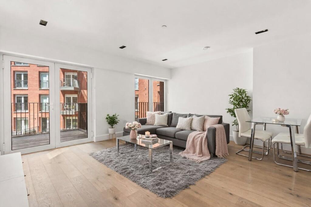 1 bed 1st Floor Flat for rent in Clapham. From Chestertons Estate Agents - Battersea Park Lettings