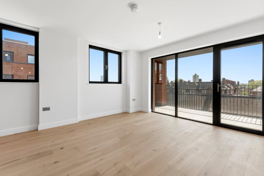 2 bed 1st Floor Flat for rent in Clapham. From Chestertons Estate Agents - Battersea Park Lettings