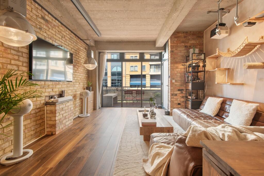 1 bed 1st Floor Flat for rent in Battersea. From Chestertons Estate Agents - Battersea Park Lettings