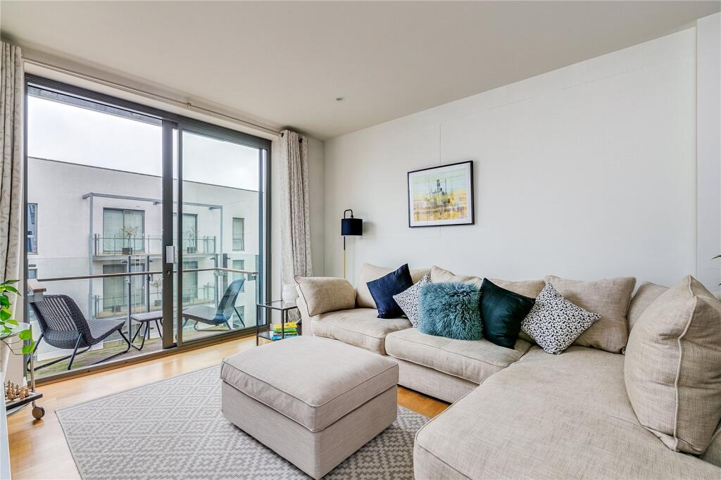 2 bed 1st Floor Flat for rent in Battersea. From Chestertons Estate Agents - Battersea Park Lettings