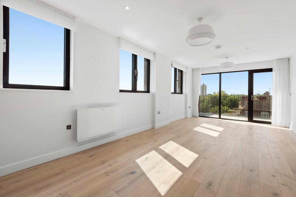 2 bed 1st Floor Flat for rent in Clapham. From Chestertons Estate Agents - Battersea Park Lettings