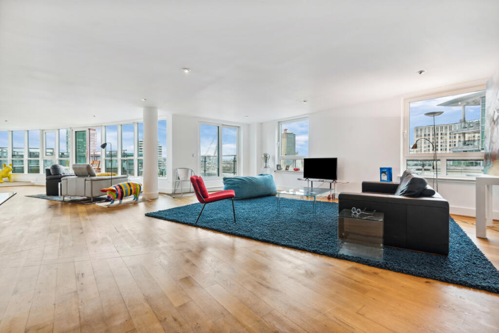 3 bed 1st Floor Flat for rent in Westminster. From Chestertons Estate Agents - Battersea Park Lettings
