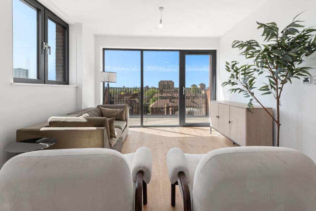 2 bed 1st Floor Flat for rent in Clapham. From Chestertons Estate Agents - Battersea Park Lettings