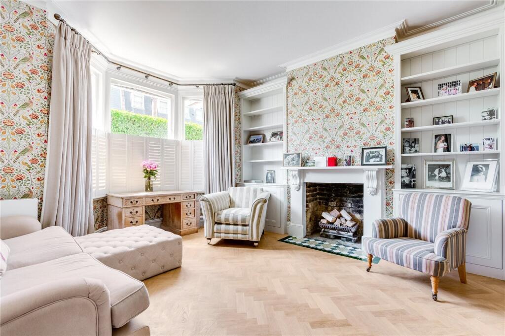 1 bed 1st Floor Flat for rent in Battersea. From Chestertons Estate Agents - Battersea Park Lettings