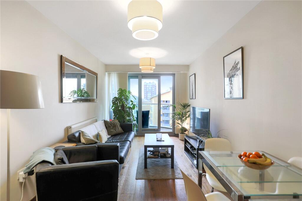 2 bed 1st Floor Flat for rent in Battersea. From Chestertons Estate Agents - Battersea Park Lettings