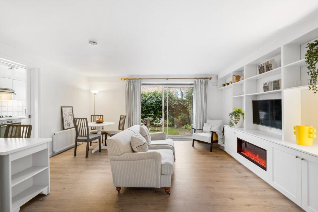 2 bed 1st Floor Flat for rent in Battersea. From Chestertons Estate Agents - Battersea Park Lettings