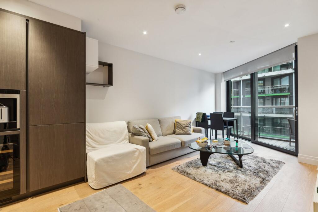 1 bed 1st Floor Flat for rent in Battersea. From Chestertons Estate Agents - Battersea Park Lettings